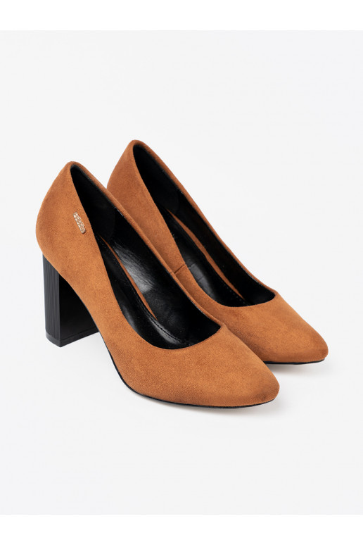 rudos spalvos aukštakulniai su juodu padu