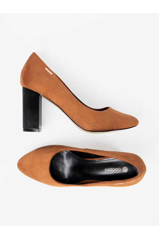 rudos spalvos aukštakulniai su juodu padu