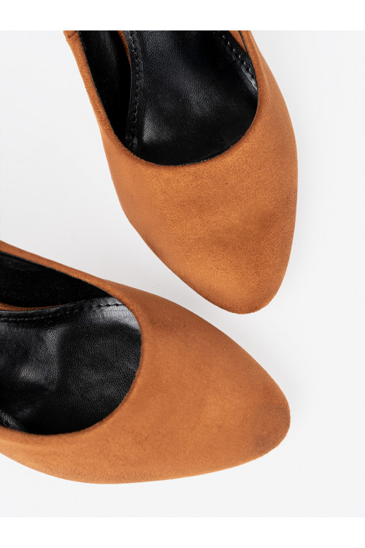 rudos spalvos aukštakulniai su juodu padu