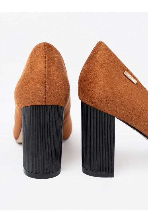 rudos spalvos aukštakulniai su juodu padu