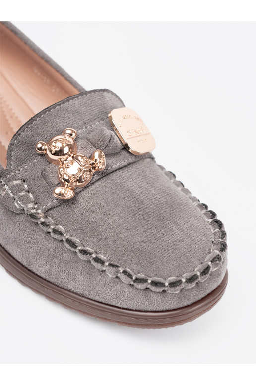 pilkos spalvos pusbačiai su aukso spalvos detalėmis