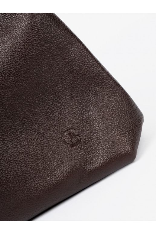   rankinė z kosmetyczką środku