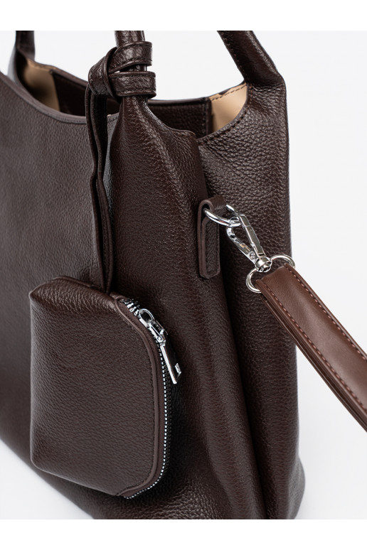   rankinė z kosmetyczką środku