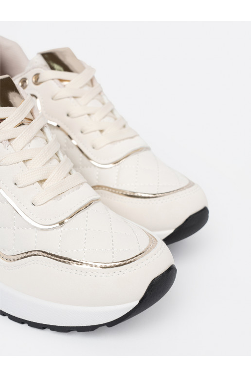 smėlio spalvos  modelio batai z połyskującymi mi akcentami