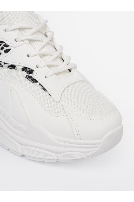 baltos spalvos sportiniai bataiy z ozdobnym akcentem