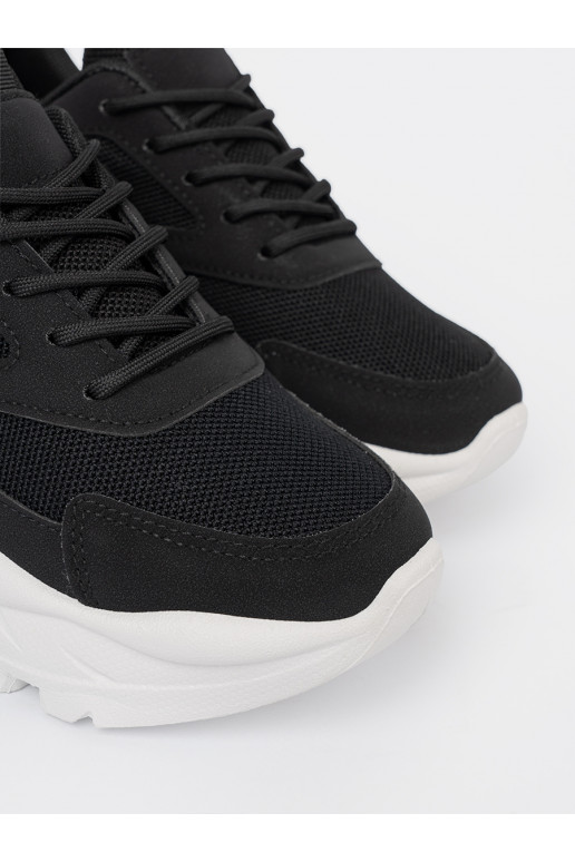 Juodos spalvos   modelio batai na grubej baltos spalvosj podeszwie