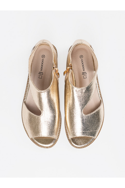 aukso spalvos sandalai  z wycięciami