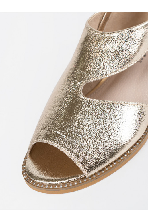 aukso spalvos sandalai  z wycięciami