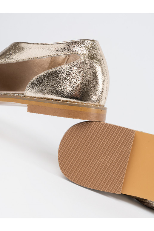 aukso spalvos sandalai  z wycięciami