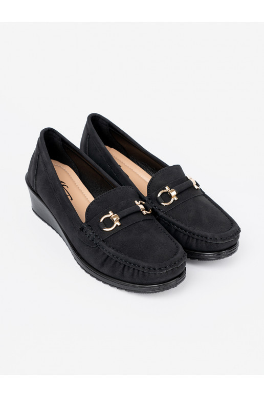 Juodos spalvos pusbačiai  