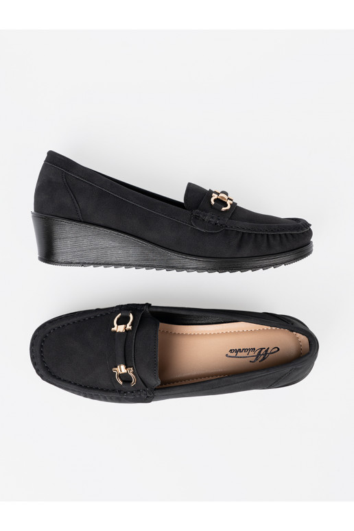 Juodos spalvos pusbačiai  