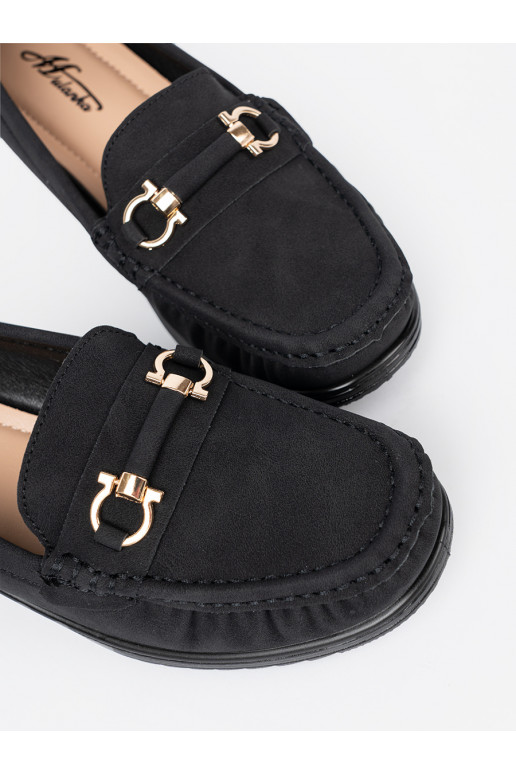 Juodos spalvos pusbačiai  