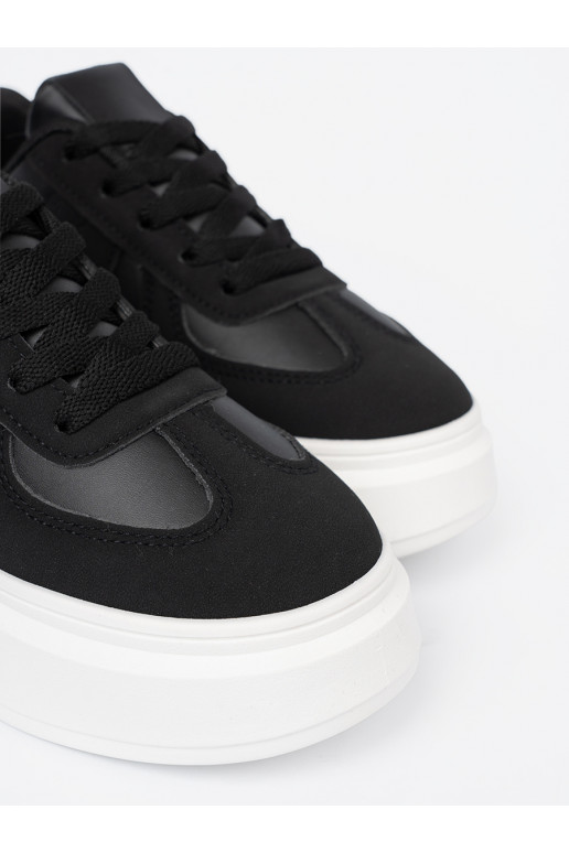 juodos spalvos  modelio batai su masyviu kulnu  juodos spalvos  modelio batai su masyviu kulnu