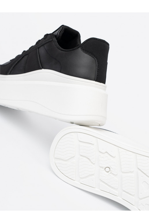 juodos spalvos  modelio batai su masyviu kulnu  juodos spalvos  modelio batai su masyviu kulnu