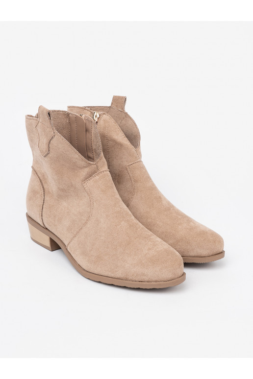 smėlio spalvos batai kaubojiško stiliaus iš zomšos