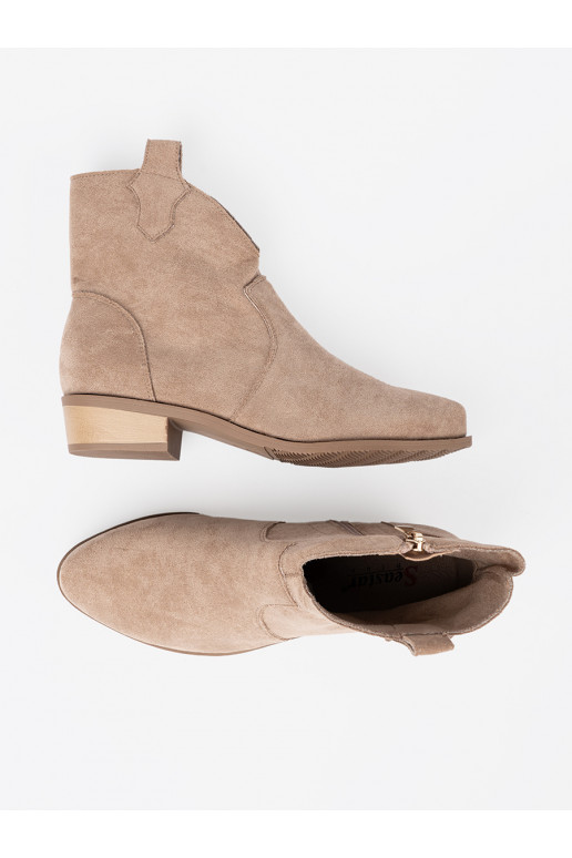 smėlio spalvos batai kaubojiško stiliaus iš zomšos