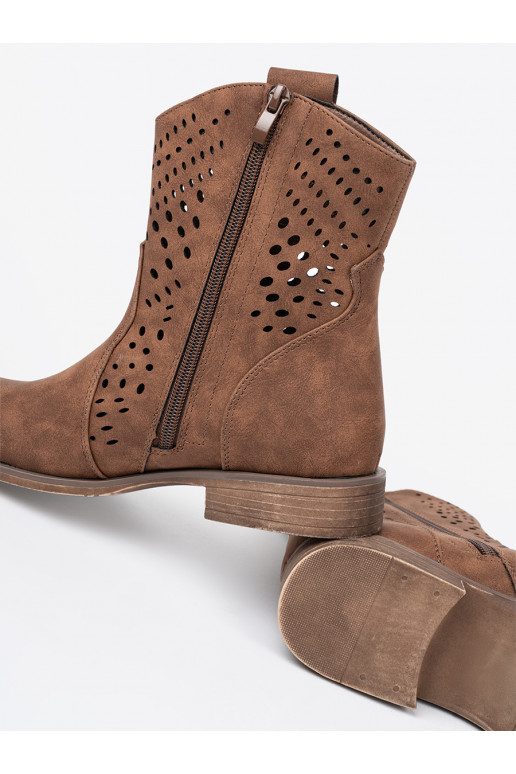 su aužūro elementais rudos spalvos batai su aužūro elementais rudos spalvos batai