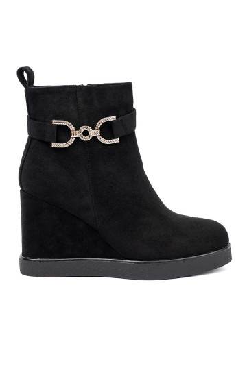 iš zomšos batai juodos spalvos