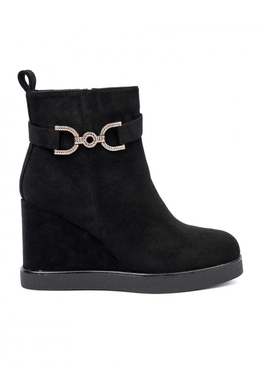 iš zomšos batai juodos spalvos 