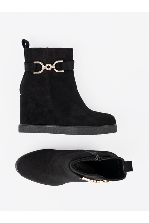 iš zomšos batai juodos spalvos 