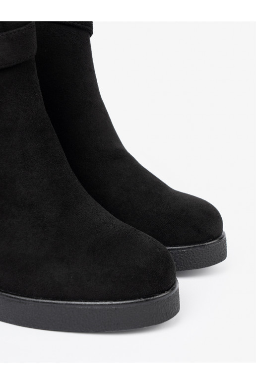 iš zomšos batai juodos spalvos 