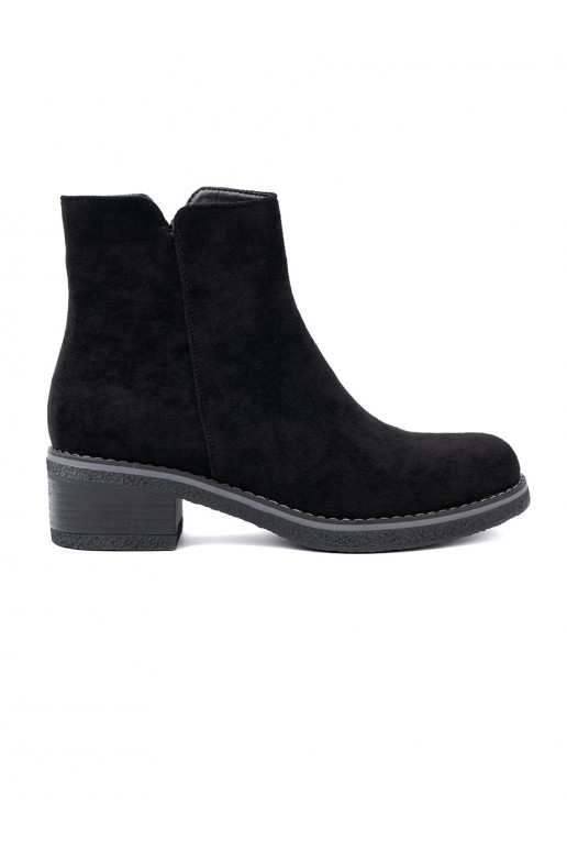 Proste juodos spalvos batai na komfortowym obcasie