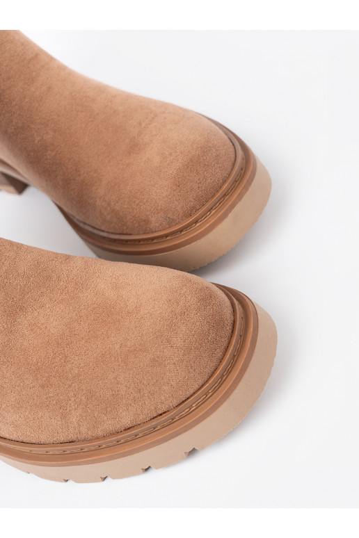 Minimalistyczne batai kamelowe z miękkiego zamszu Minimalistyczne batai kamelowe z miękkiego zamszu