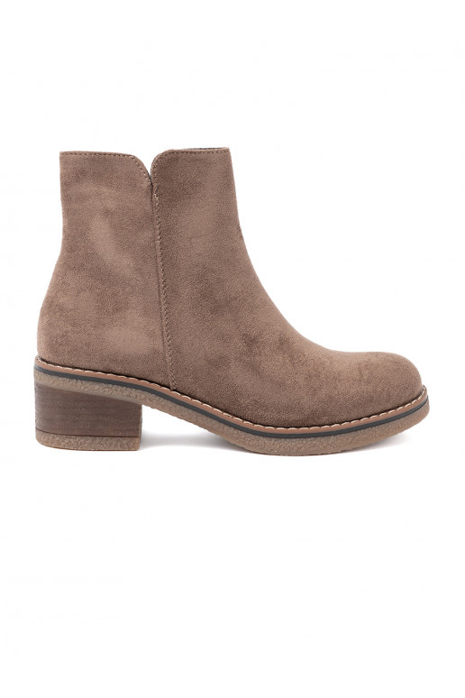 tamsios  batai   tamsios  batai