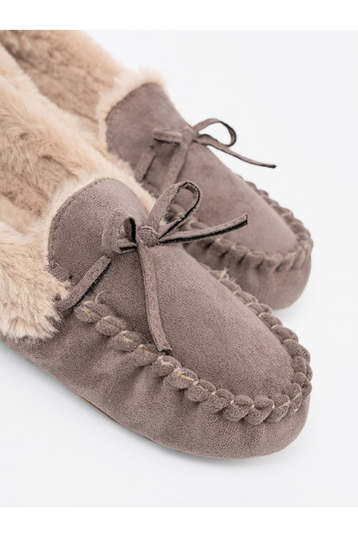 smėlio spalvos kapcie su bantuku i puszystym wnętrzem typu mokasinai
