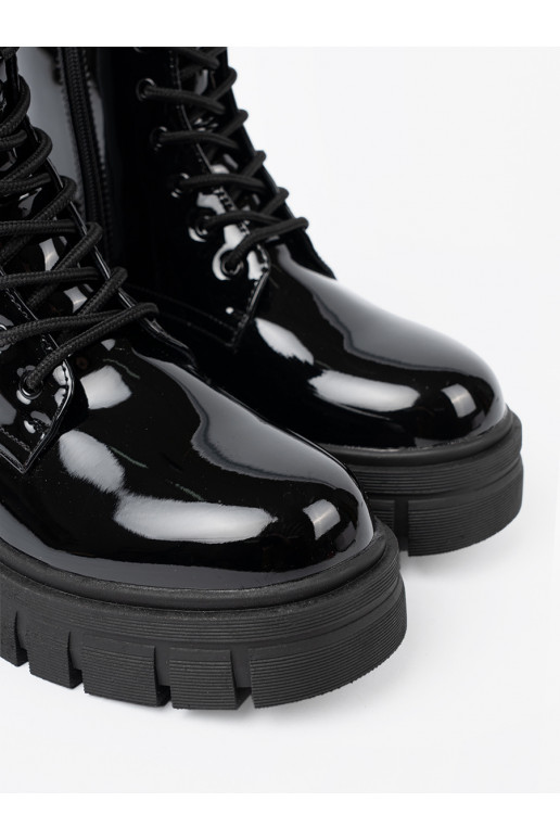 Juodos spalvos  auliniai batai na masywnej podeszwie Juodos spalvos  auliniai batai na masywnej podeszwie