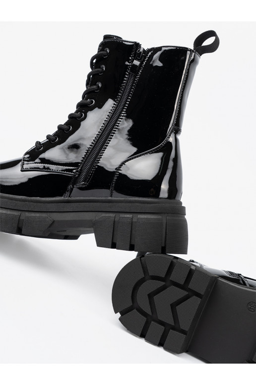 Juodos spalvos  auliniai batai na masywnej podeszwie Juodos spalvos  auliniai batai na masywnej podeszwie