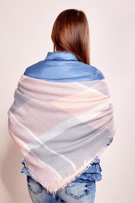 Šviesiai rausvos spalvos megztas šalikas