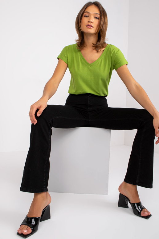 Šviesiai žalios spalvos marškinėliai...