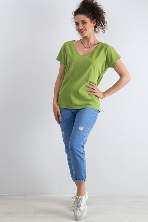 Šviesiai žalios spalvos marškinėliai...