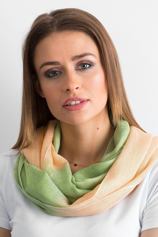 Žalias ir persikų spalvos blizgantis...