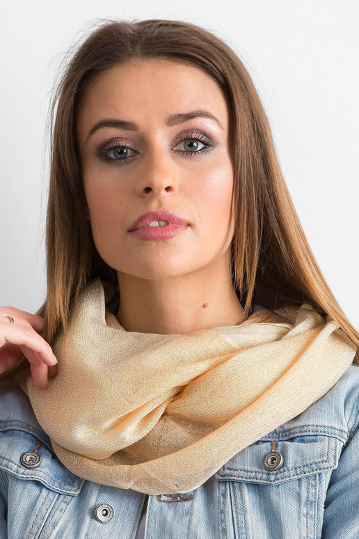 Smėlio ir persiko spalvos blizgus...