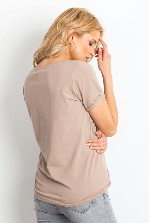 Tamsiai smėlio spalvos marškinėliai...