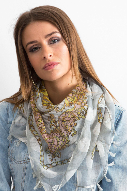 Pilka skara su raštais