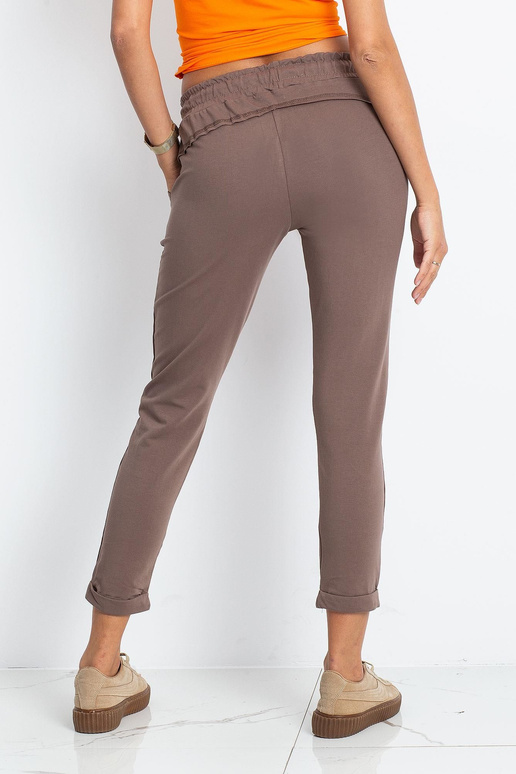 Tamsiai smėlio spalvos kelnės