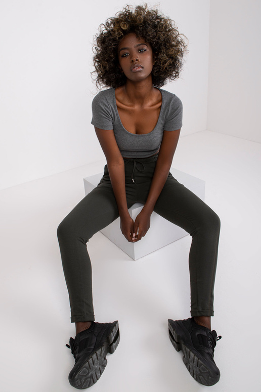 Tamsios chaki spalvos kelnės