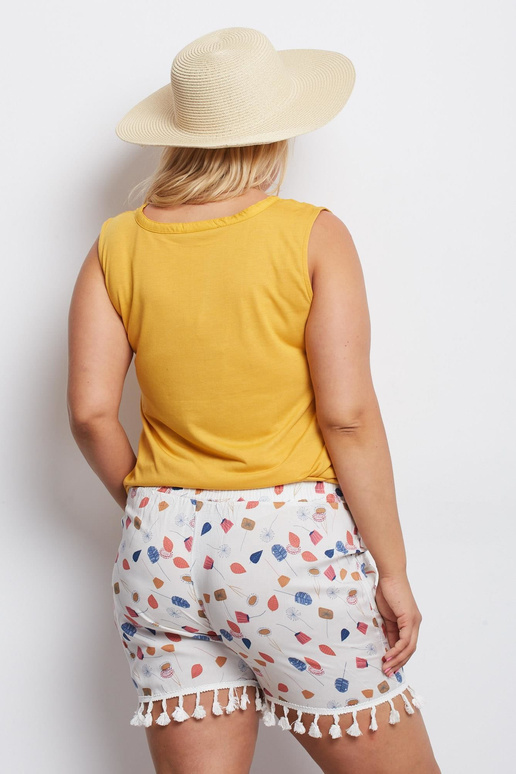 Didelio dydžio balti šortai