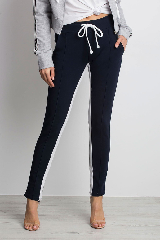 Tamsiai mėlynos spalvos sportinės kelnės