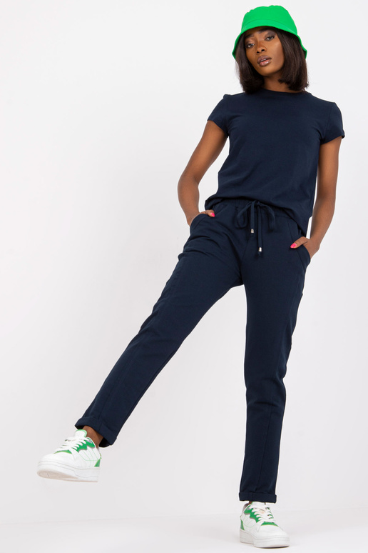 Tamsiai mėlynos kelnės