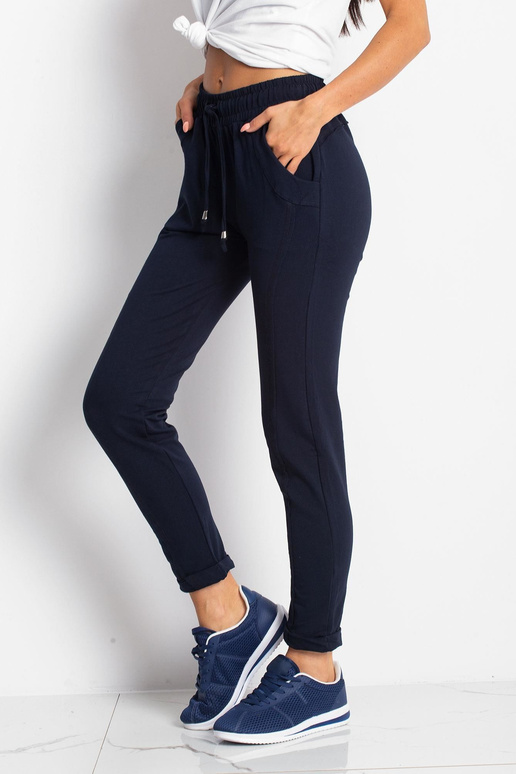 Tamsiai mėlynos kelnės