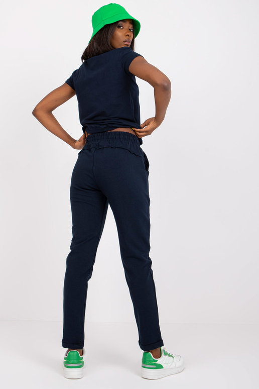 Tamsiai mėlynos kelnės