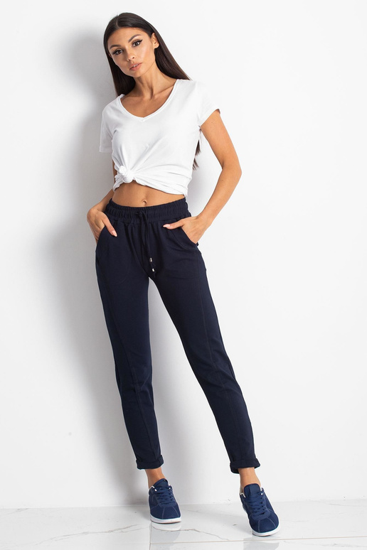 Tamsiai mėlynos kelnės