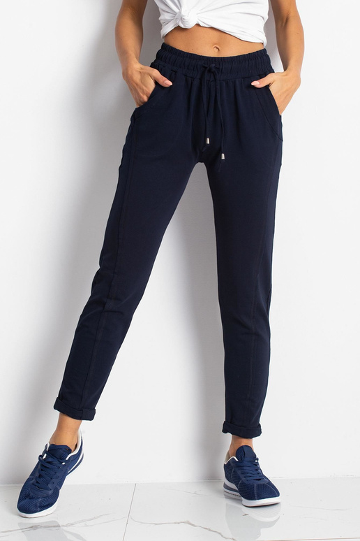 Tamsiai mėlynos kelnės