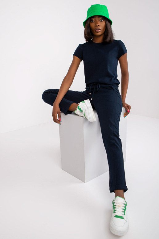 Tamsiai mėlynos kelnės