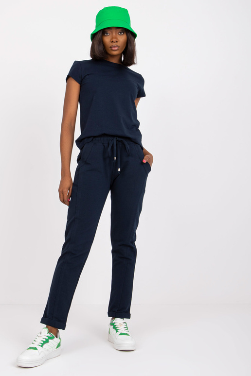 Tamsiai mėlynos kelnės