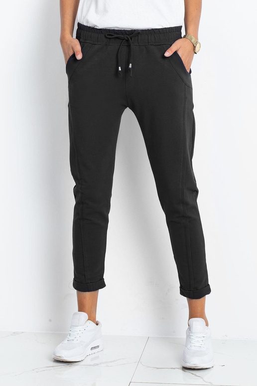 Juodos kelnės Prieina